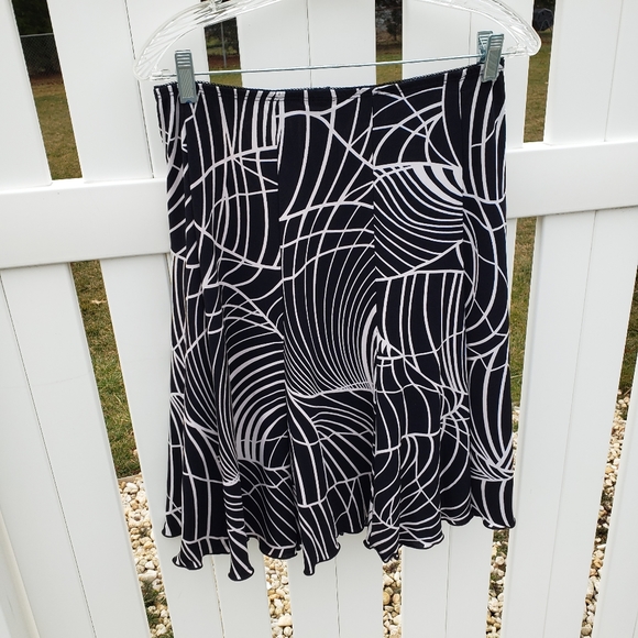 💋3/$20 SALE!💋Molly & Maxx Swirly Cute Skirt - Picture 6 of 8